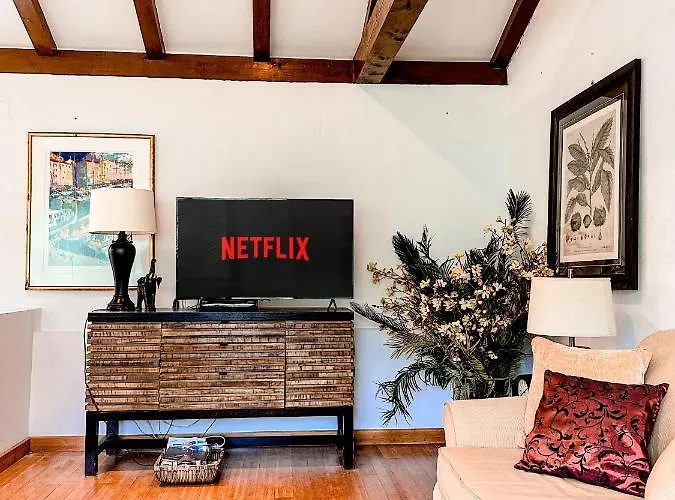 Sunny Villa, With Pool, Bbq, View, Parking *