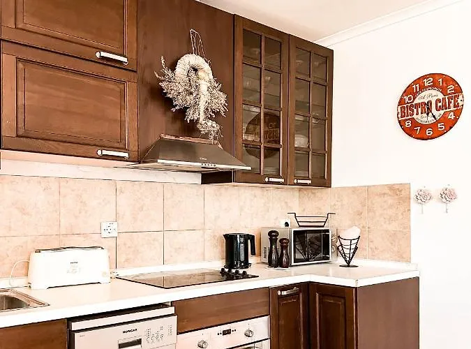 Sunny Villa, With Pool, Bbq, View, Parking